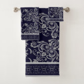 Serviette marine aux parfums gris (En situation)