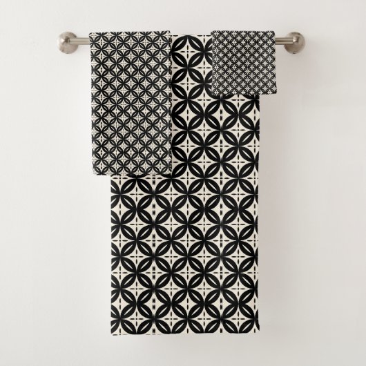 Serviette noire et beige (En situation)