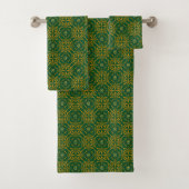 Serviettes à motifs verts et or (En situation)
