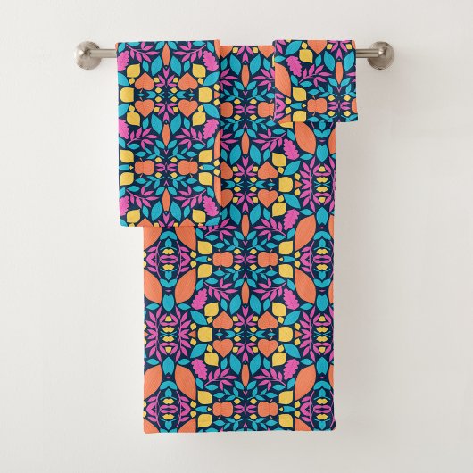 Serviettes avec des teintes roses, bleues, orange 