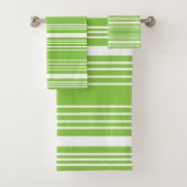 Serviettes de bain blanches et chaux vert (En situation)