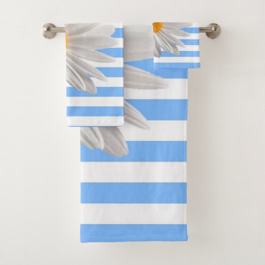 Serviettes de bain en marbre blanc et bleu (En situation)