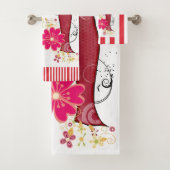 Serviettes de bain en rayures rouges et blanches J (En situation)