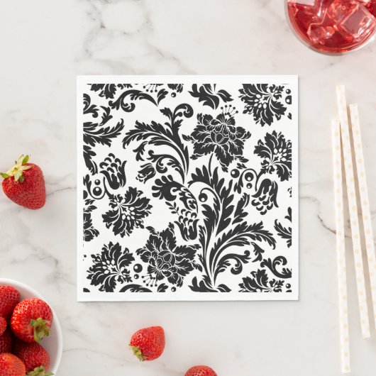 Serviettes en papier noir et blanc damassé (En situation)