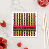 Serviettes en papier rayées pour la Saint-Valentin (En situation)