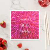 Serviettes en papier rose chaud 90e fête d'anniver (En situation)