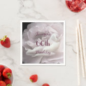 Serviettes en papier rose pâle, 60e fête d'anniver (En situation)