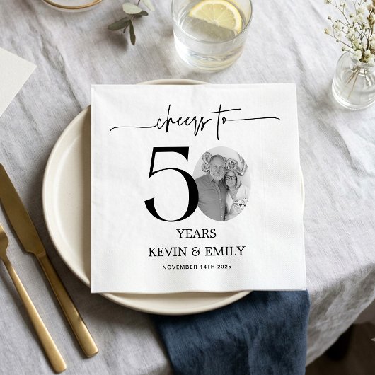 Serviettes en papier simples pour le 50e anniversa