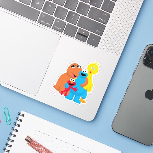 Sesamstraat | Groepsknuffel Sticker (Laptop met iPhone)