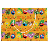 Sesamstraat herfstbladeren patroon groot cadeauzakje (Voorkant)