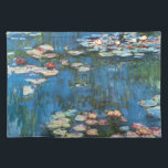 Set De Table Nénuphars de Claude Monet, Impressionnisme Vintage<br><div class="desc">Nénuphar (1914) de Claude Monet est une peinture de nature impressionniste vintage. Une des nombreuses variations de peintures florales de nénuphars que Monet peint par l'étang dans son jardin fleuri à Giverny, France. À propos de l'artiste : Claude Monet (1840-1926) est un fondateur du mouvement de peinture impressionniste française, dont...</div>