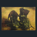 Set De Table Vincent van Gogh - La vie morte avec une paire de<br><div class="desc">A Pair of Shoes (1886) de Vincent van Gogh est un Post impressionnisme vintage de peinture d'art mortel. Une vie morte d'une vieille paire de chaussures paysannes ou de bottes ouvrières. À propos de l'artiste : Vincent Willem van Gogh (1853-1890) était un peintre impressionniste dont l'oeuvre était la plus remarquable...</div>