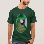 Severe Macaw Parrot dicht bij T-shirt (Voorkant)