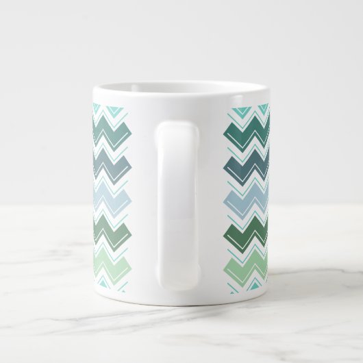 Shades of Green Elegant Chevron Pattern Extra Grote Beker (Achterkant)