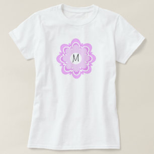 Shades of Paarse Floral Design Pattern Initiaal to T-shirt