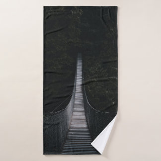 SHALLOW FOCUS FOTO VAN BROWN WOODEN BRIDGE BADHANDDOEK