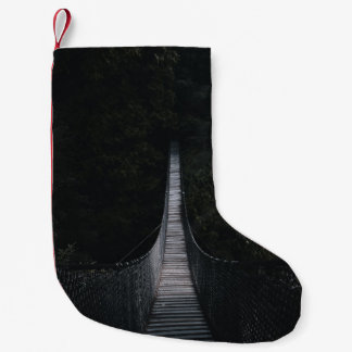 SHALLOW FOCUS FOTO VAN BROWN WOODEN BRIDGE KLEINE KERSTSOK