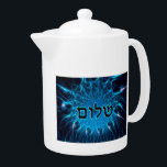 Shalom Sur Fractage Bleu<br><div class="desc">Texte foncé "Shalom" (Hébreu : paix) superposé sur une image fractale bleue plus légère.</div>