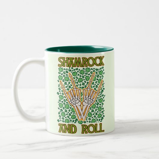 Shamrock and Roll St Patrick's Day Tweekleurige Koffiemok (Links)