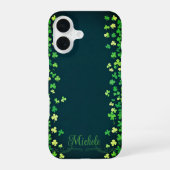Shamrock Border Bliss iPhone 16 Hoesje (Achterkant)