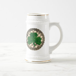 Shamrock, rooster en Keltische knopen op beige Mok