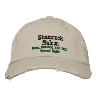 Shamrock saloon, bier, bourbon en stier geserveerd pet