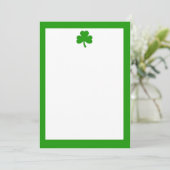 Shamrock vert simple et invitation à la frontière (Debout devant)
