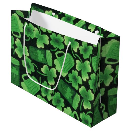 Shamrocks en Green Beers Groot Cadeauzakje (Voorkant Gekanteld)