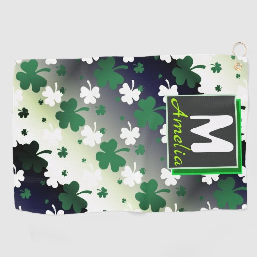 Shamrocks, groen en wit op gegraveerd veld golfhanddoek (Horizontaal)
