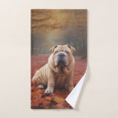 Shar Pei dans l'automne Feuilles automne Inspire (Serviette à main)