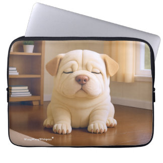 Shar Pei Puppy - Zachte Sereniteit door WangWang Laptop Sleeve