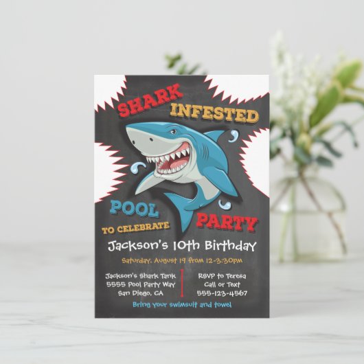 Shark Birthday Swimming Pool Party Invitations Kaart (Staand voorkant)