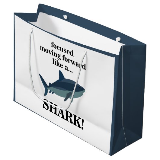 Shark focuste zich vooruit als een haai groot cadeauzakje (Voorkant Gekanteld)