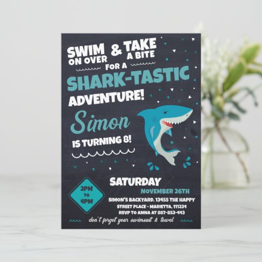 Shark Invitation for Birthday Pool Party Bite Kaart (Staand voorkant)
