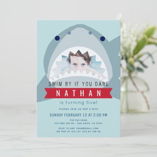 Shark Light Blue Pool Boy Foto Verjaardag Kaart (Staand voorkant)