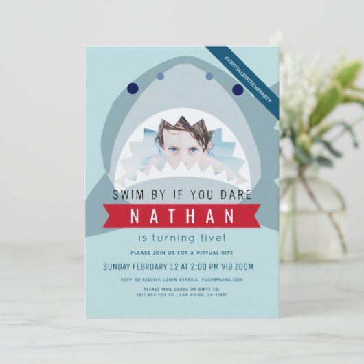 Shark Light Blue Pool Boy Foto Verjaardag Kaart (Staand voorkant)