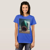 Shark sculpture on the beach t-shirt (Voorkant volledig)