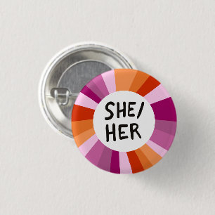 SHE/HER Pronouns Colorful Circle Lesbian Pride Ronde Button 3,2 Cm