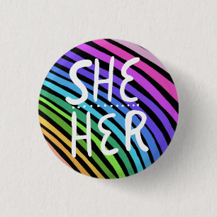 SHE/HER Pronouns Colorful Handbriefed Rainbow Ronde Button 3,2 Cm