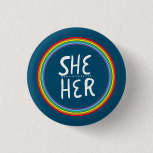 SHE/HER Pronouns Rainbow met handbrief minimale kn Ronde Button 3,2 Cm