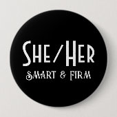 SHE/HER Smart en stevige ronde zwarte Button (Voorkant)