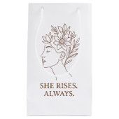 She Rises. Always — Minimalist Empowerment Design Klein Cadeauzakje (Voorkant)