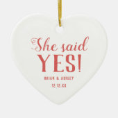 She said Yes! Engaged Photo Red Keramisch Ornament (Voorkant)