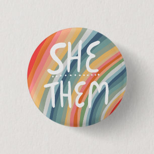 SHE/THEM Pronouns Colorful Handbriefed Rainbow Ronde Button 3,2 Cm