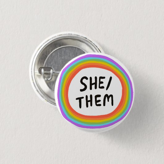SHE/THEM Pronouns Rainbow Circle Button (Voorkant /achterkant)