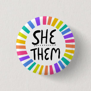 SHE / THEM Pronouns Rainbow Handgeschreven Pride Ronde Button 3,2 Cm