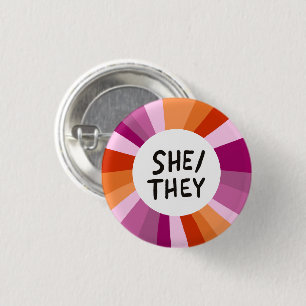 SHE/THEY Pronouns Colorful Circle Lesbian Pride Ronde Button 3,2 Cm