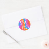 SHE/THEY Pronouns Rainbow Handlettering Sheet van Ronde Sticker (Envelop)