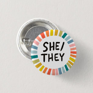 SHE/THEY Pronouns Rainbow Zachte Circle Rings Ronde Button 3,2 Cm