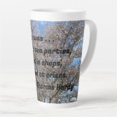 "She was hated at tea parties . . ." Latte Mug Latte Mok (Rechterhoek)